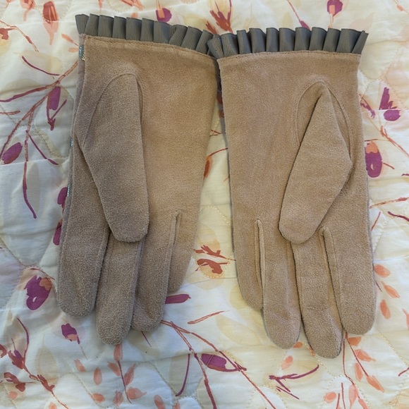 Anthropologie Polka Dot Gloves, NWOT - Picture 2 of 3